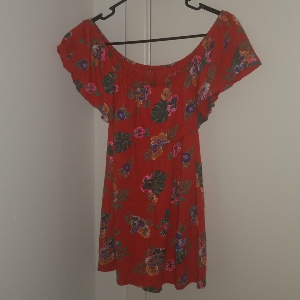ON NWOT off shoulders floral top